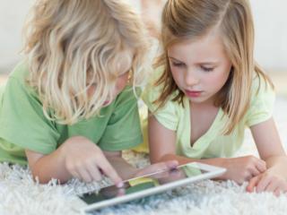 Smartphone e tablet: sempre più “amici” dei bambini