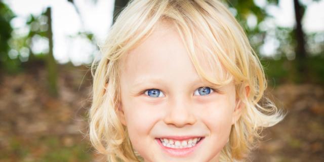 Denti a macchie: è la malattia dei bambini del 2000 bimbi sani e belli Immagini di bambini
