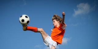Calcio: stop ai colpi di testa sotto i 10 anni