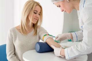 Tumore alle ovaie: diagnosi precoce con un test del sangue