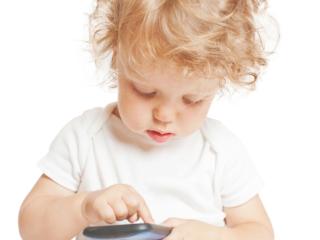 Smartphone e tablet: bambini abili già a due anni