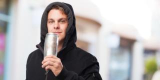 Energy drink per un adolescente su tre: è allarme