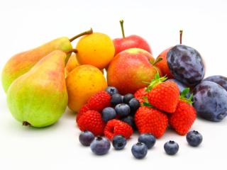 Obesità: si combatte con mele, pere, fragole e cipolle