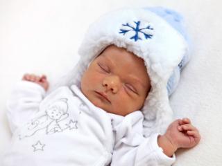 Polmoni: più a rischio i bimbi nati in inverno