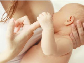 Latte materno: previene le malattie e fa bene al cervello