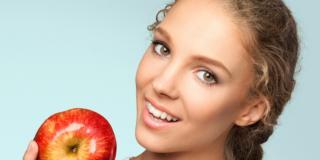 Una mela al giorno… la scienza conferma