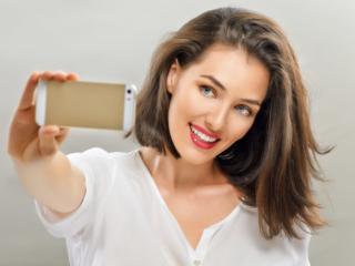 I selfie danneggiano la pelle: non esagerare!