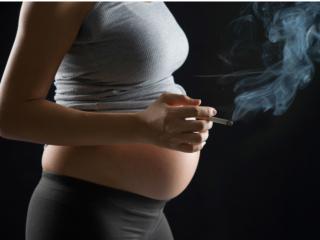 Fumo in gravidanza: più rischio di schizofrenia nel bebè