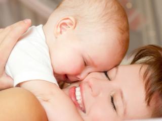 La tenerezza del bebè stimola i sensi degli adulti