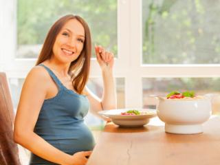 Alimentazione in gravidanza: attenzione a 8 alimenti!