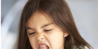 Bimbi schizzinosi e “difficili” a tavola? Colpa dei genitori
