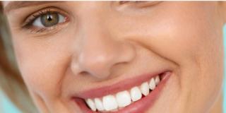 Lifting? Prima meglio passare dal dentista