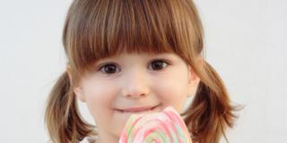 Zucchero ai bambini: niente fino ai due anni