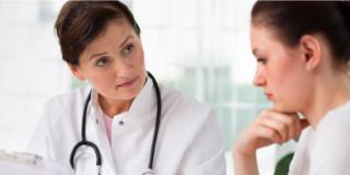 Tumori: le donne si ammalano di più