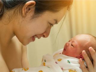 Parto in casa, allarme dei neonatologi: può essere rischioso