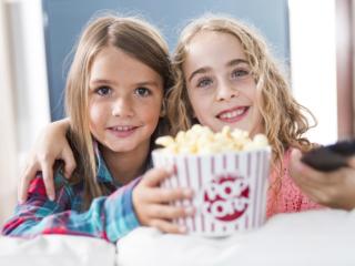 Pubblicità di cibo in tv? E i bambini mangiano più snack