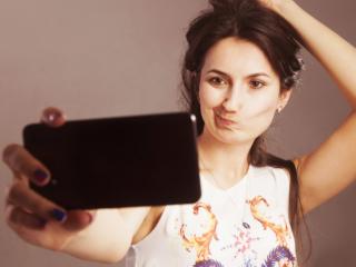 Selfie-mania: chi sono le persone davvero più a rischio?