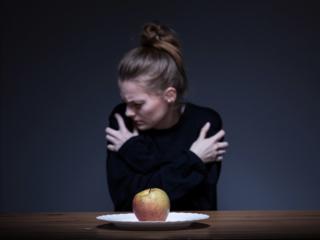 Anoressia e bulimia: fiocco lilla contro i disturbi alimentari