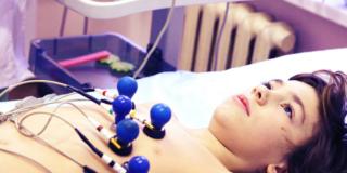 Elettrocardiogramma contro la morte improvvisa dei giovani