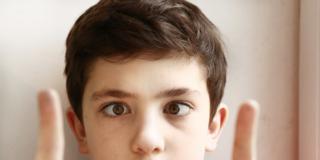 Strabismo causa mal di testa e dolori muscolari