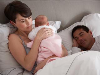 Nascita del bebè: meno sonno per la mamma