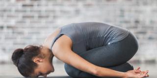 Lombalgia: via il dolore con lo yoga