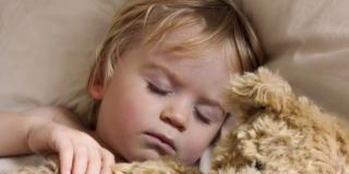 Sonnellino? Sì, perché aiuta l’apprendimento nei bimbi (e negli adulti)