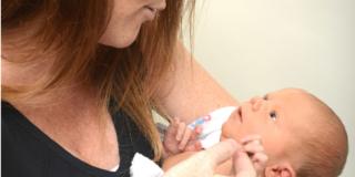 Prematuri: la voce (e il latte) della mamma li fanno stare meglio