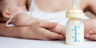 Latte materno contro i superbatteri