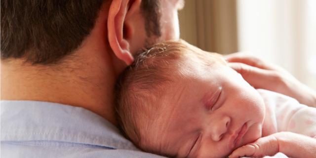 Congedo parentale paritario bocciato, si ferma la “rivoluzione culturale” dell’Italia