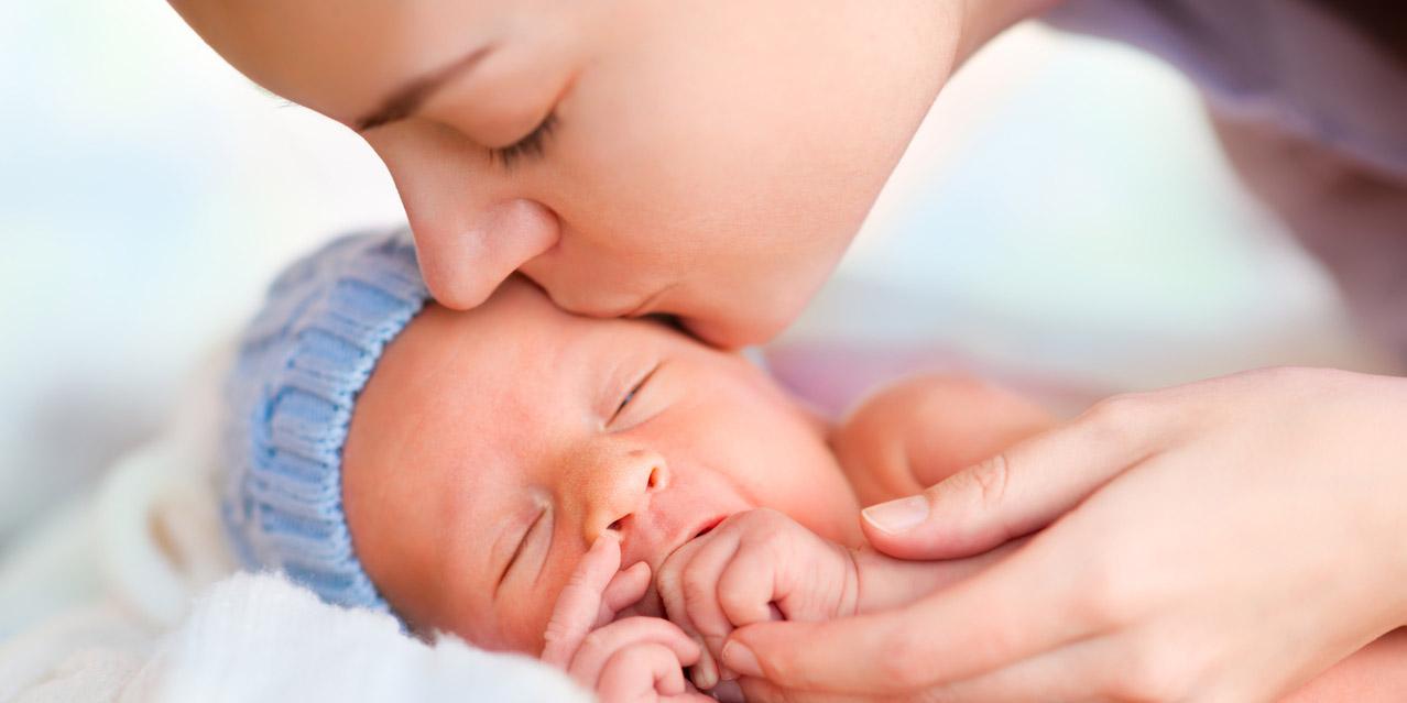Baci e carezze lasciano tracce nei geni dei neonati - BimbiSanieBelli.it
