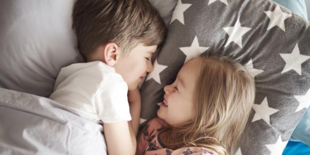 Sonno dei bambini: quelli che dormono poco invecchiano prima