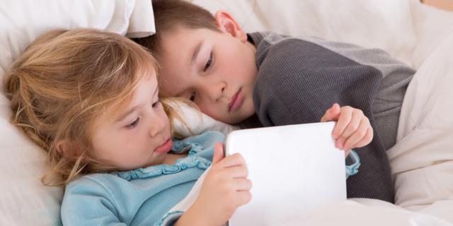 Smartphone e tablet: no prima di andare a dormire