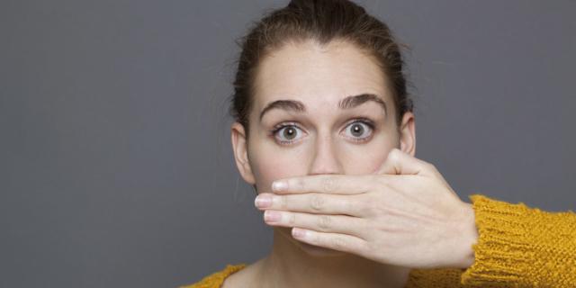 Alitosi: i rimedi per una bocca a prova di bacio