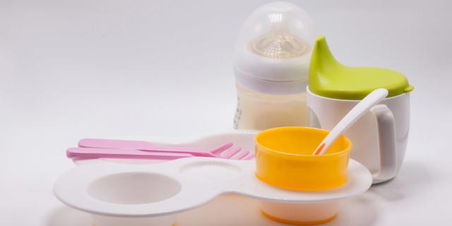 Bisfenolo A, nuove regole da Ue: zero tracce nel cibo dei bimbi