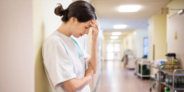 Turni di notte aumentano rischio tumore nelle donne