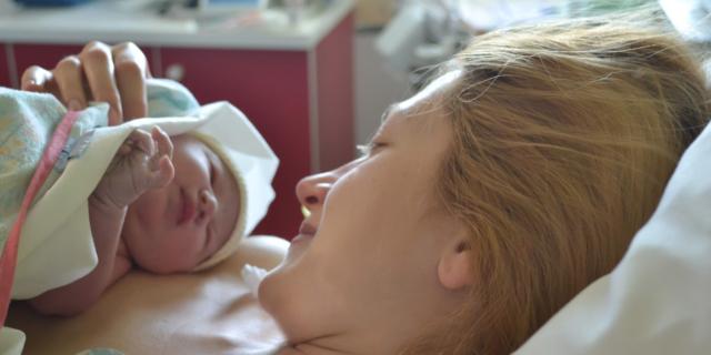 Parto cesareo, c’è un’inversione di tendenza