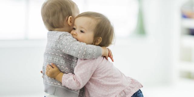 Abbracci: c’è un lato migliore