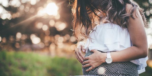 Calcetti nella pancia: così il bimbo diventa forte