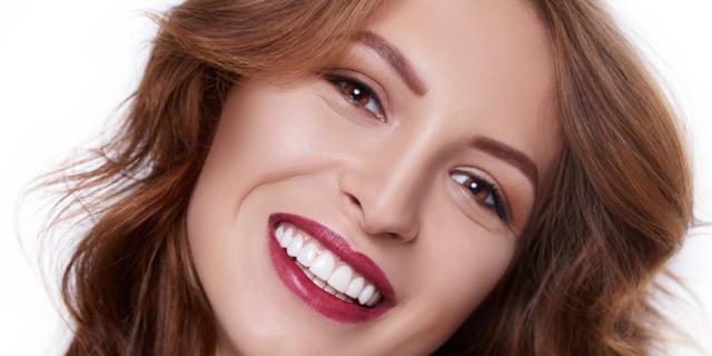 Denti bianchi: una moda pericolosa