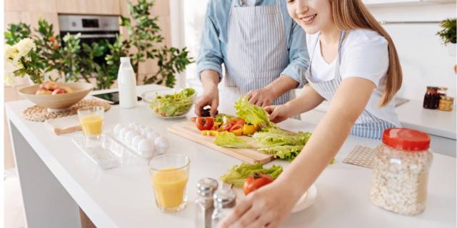 Sale: il 90% degli italiani ne usa troppo, bambini inclusi