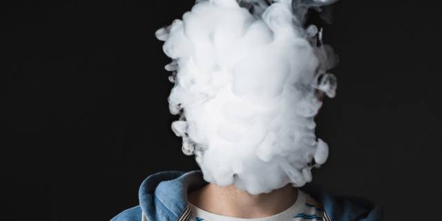 Adolescenti fumatori: si abbassa l’età della prima sigaretta