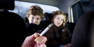 Genitori fumatori aumentano il rischio cardiovascolare nei figli