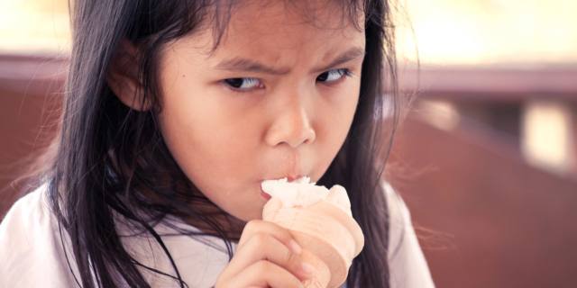 Alimentazione emotiva: i bambini la imparano (purtroppo) a casa