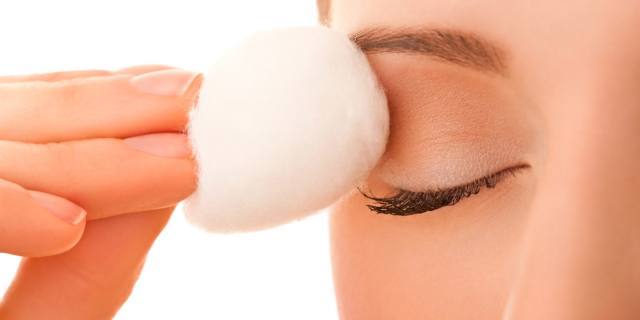 Struccarsi sempre per evitare problemi agli occhi