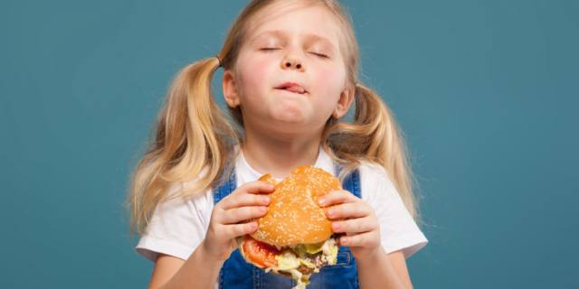 Fast food aumenta il rischio di asma e malattie respiratorie