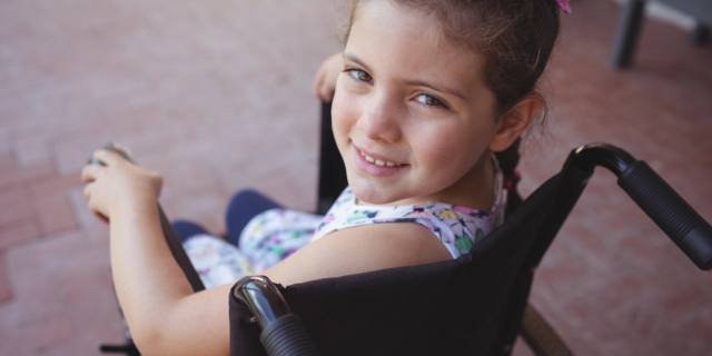 Per i bambini disabili andare a scuola è doppiamente difficile