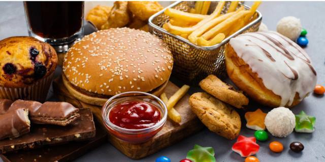 Cuore e arterie sotto stress quando il cibo è super grasso