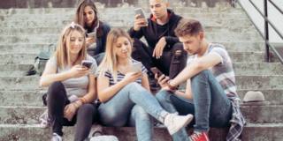 Smartphone per 9 adolescenti su 10