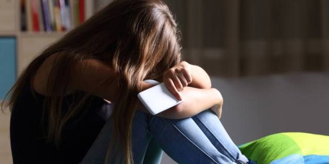 Infanzia depressa per colpa di scuola e social